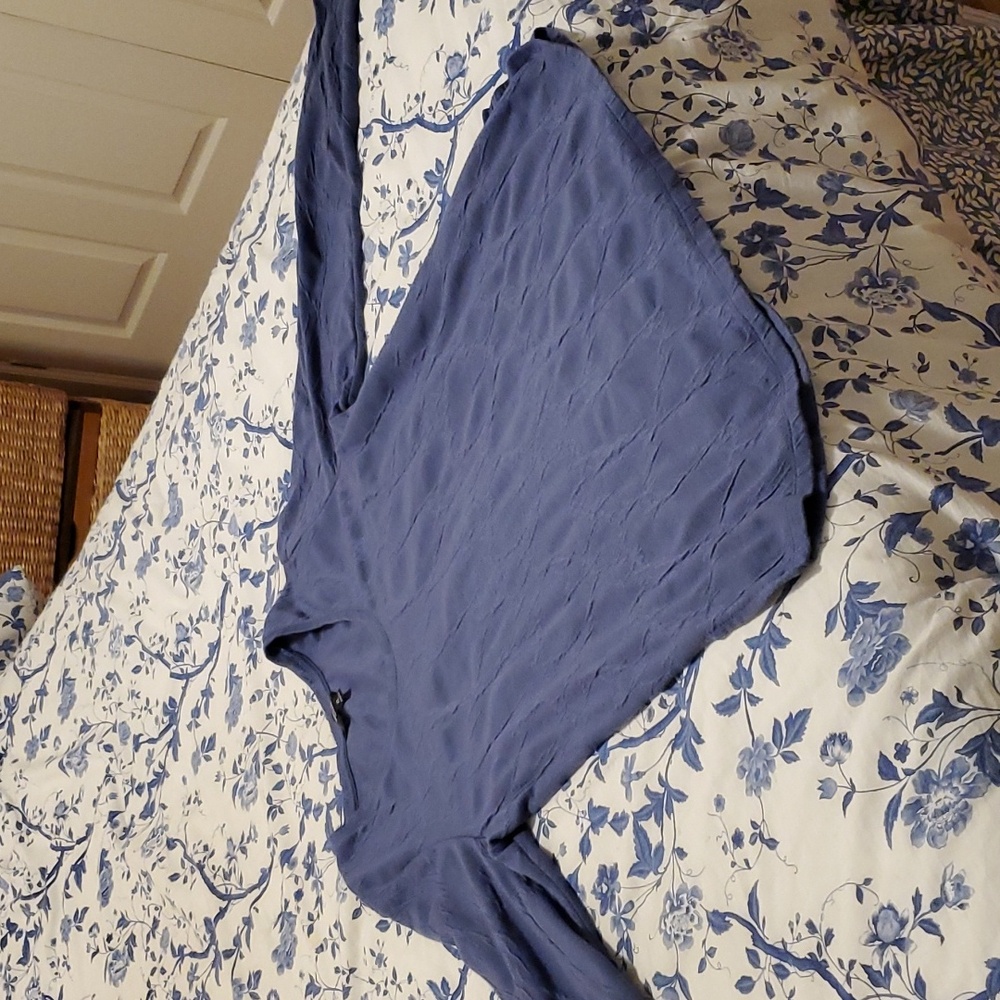CURATED BY RUA'H KIBRIYA: Periwinkle Raised Design Long- Sleeved Top EUCx